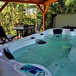 Chalé Le Cocon Et Jacuzzi