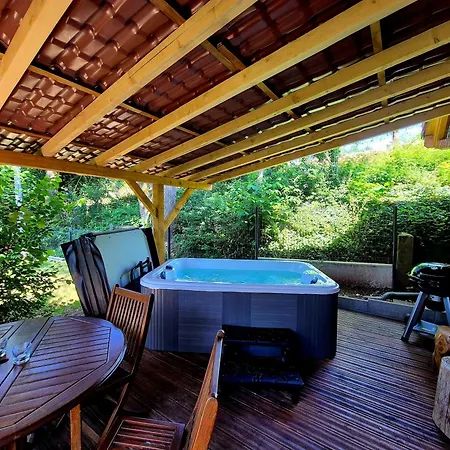 木屋 Le Cocon Et Jacuzzi 小皮埃尔