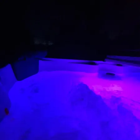 Le Cocon Et Jacuzzi Chalet *